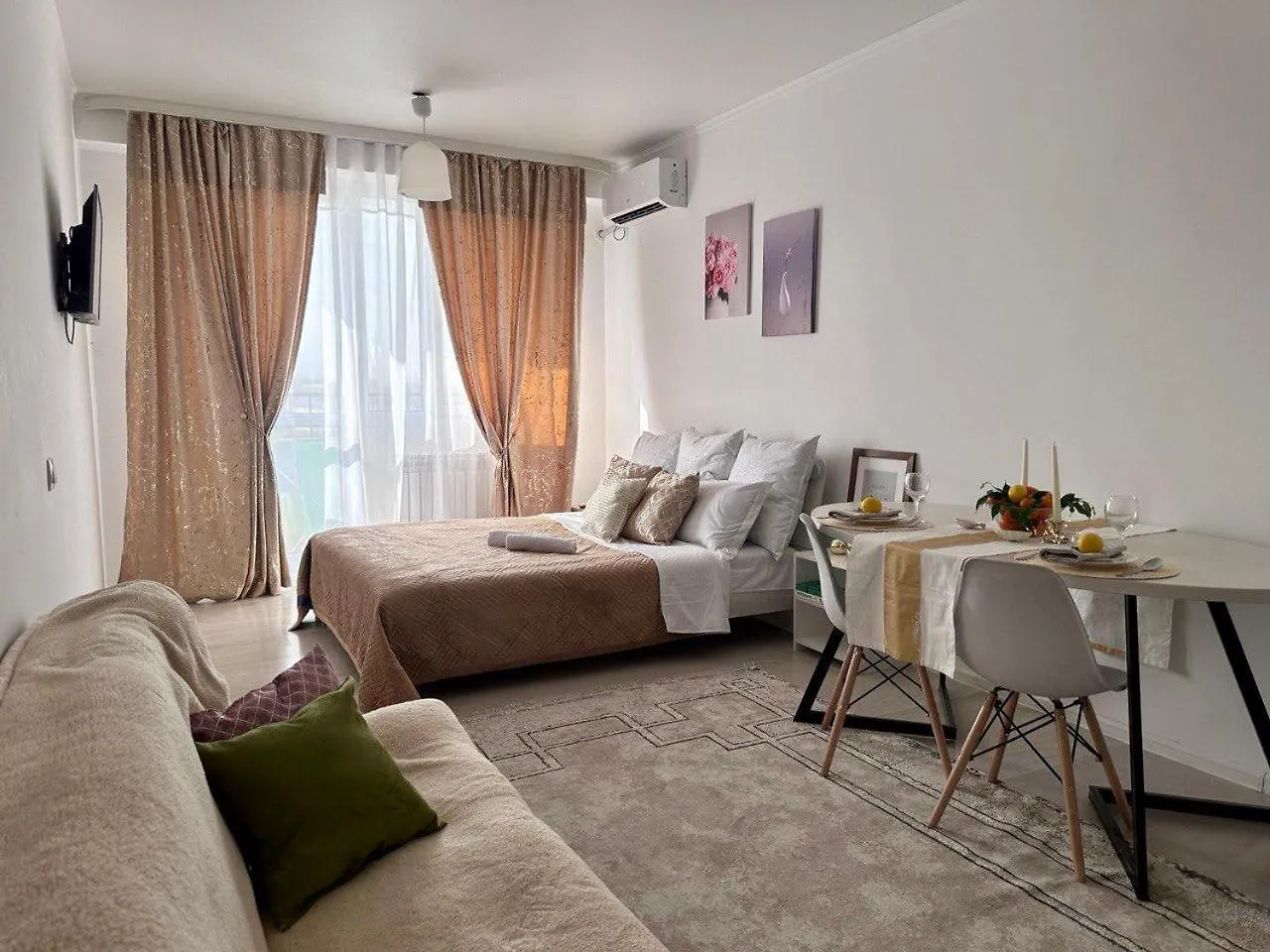На Сайране Apartment Almaty